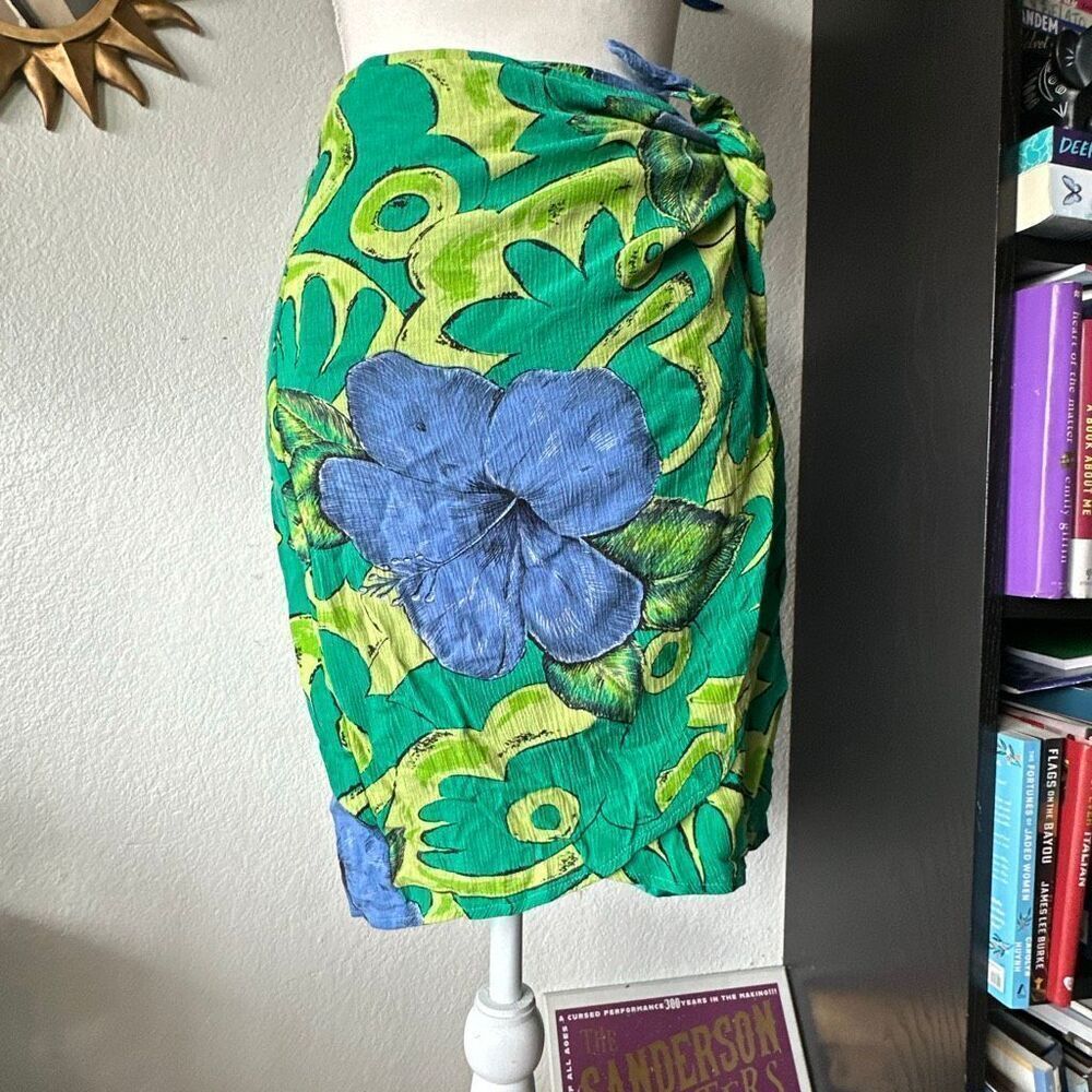 Forenza Size 8 Green and blue floral print wrap skirt Vintage 80s / 90s skirt